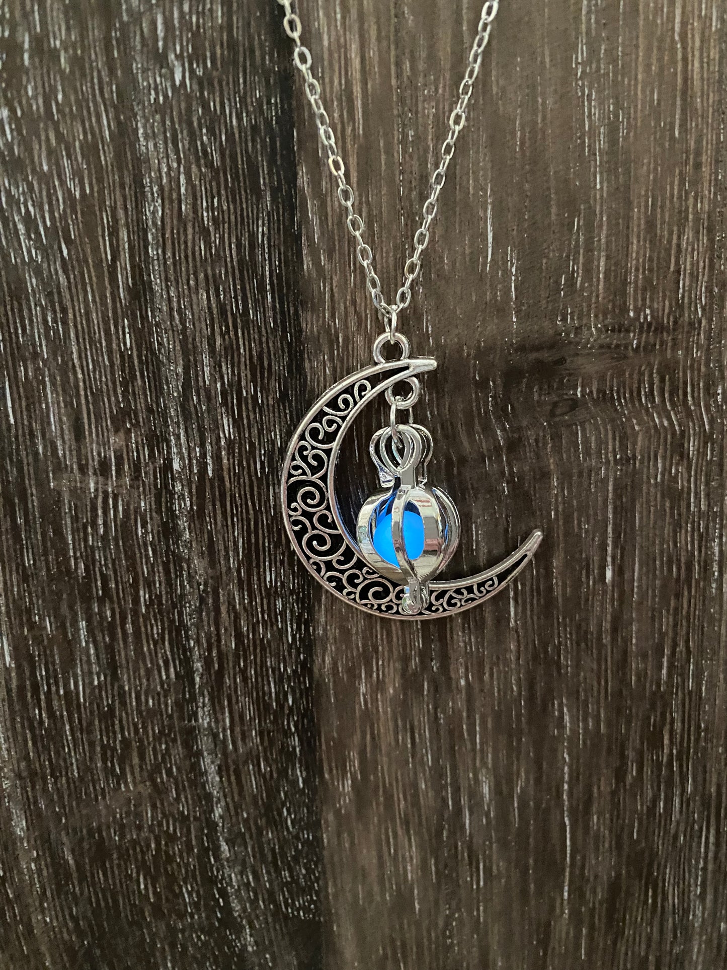 Luminous crescent moon necklace