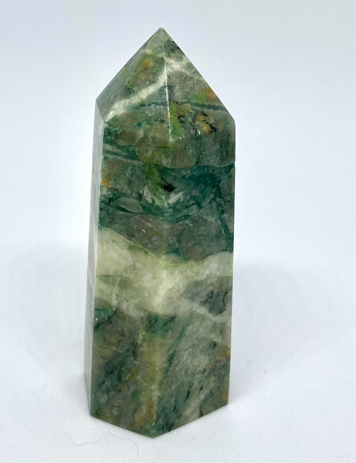 Chrysacolla in quartz tower