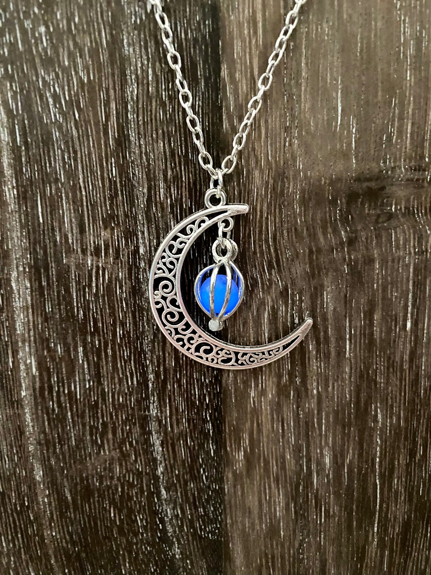 Luminous crescent moon necklace