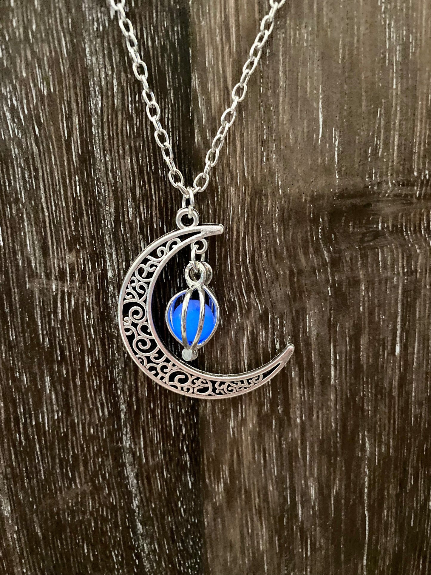 Luminous crescent moon necklace