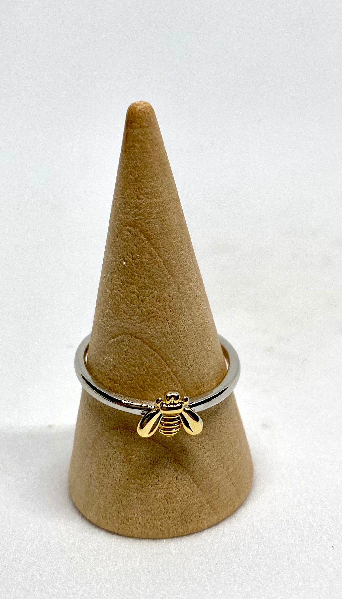 Dainty bee ring