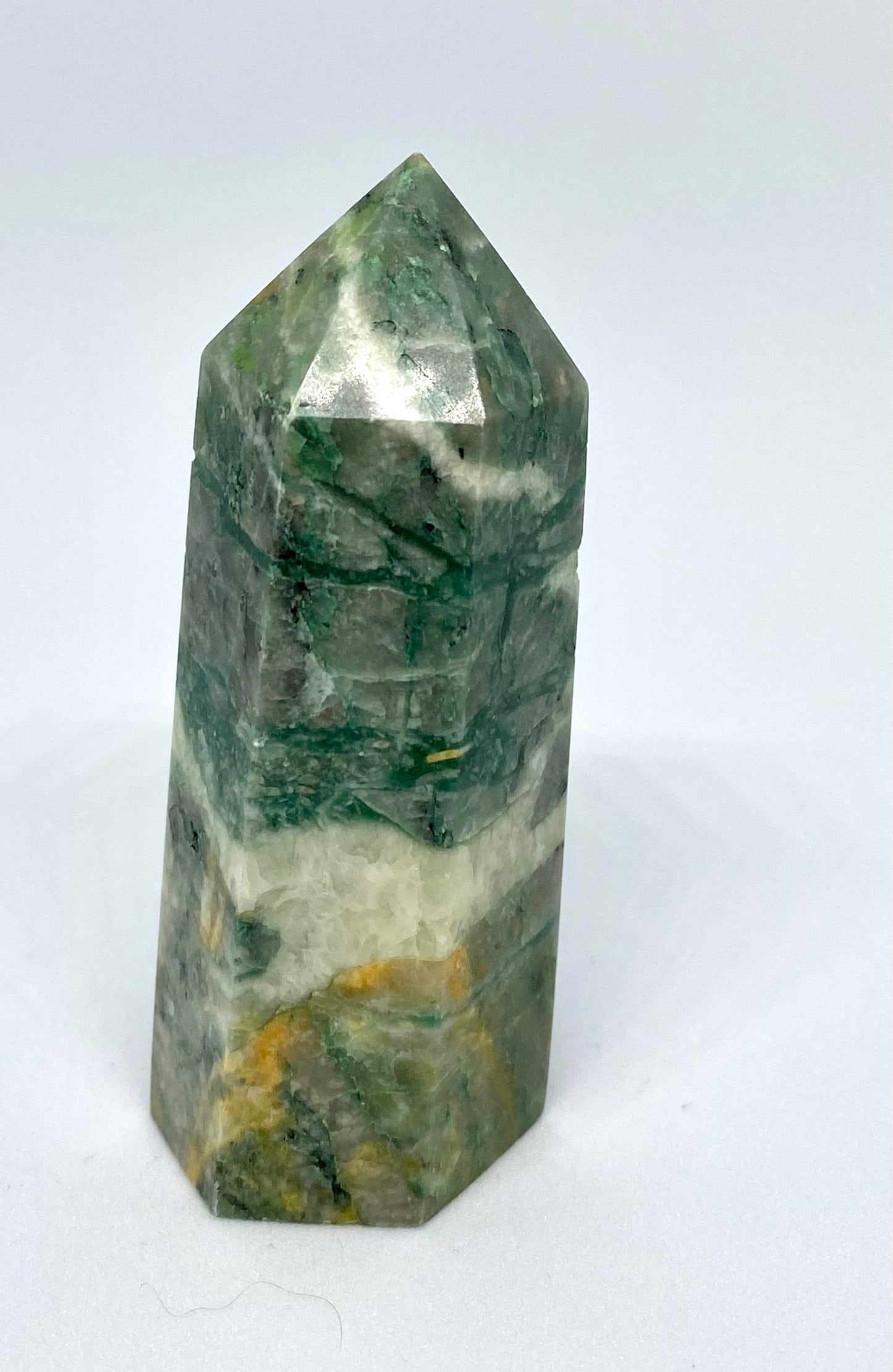 Chrysacolla in quartz tower